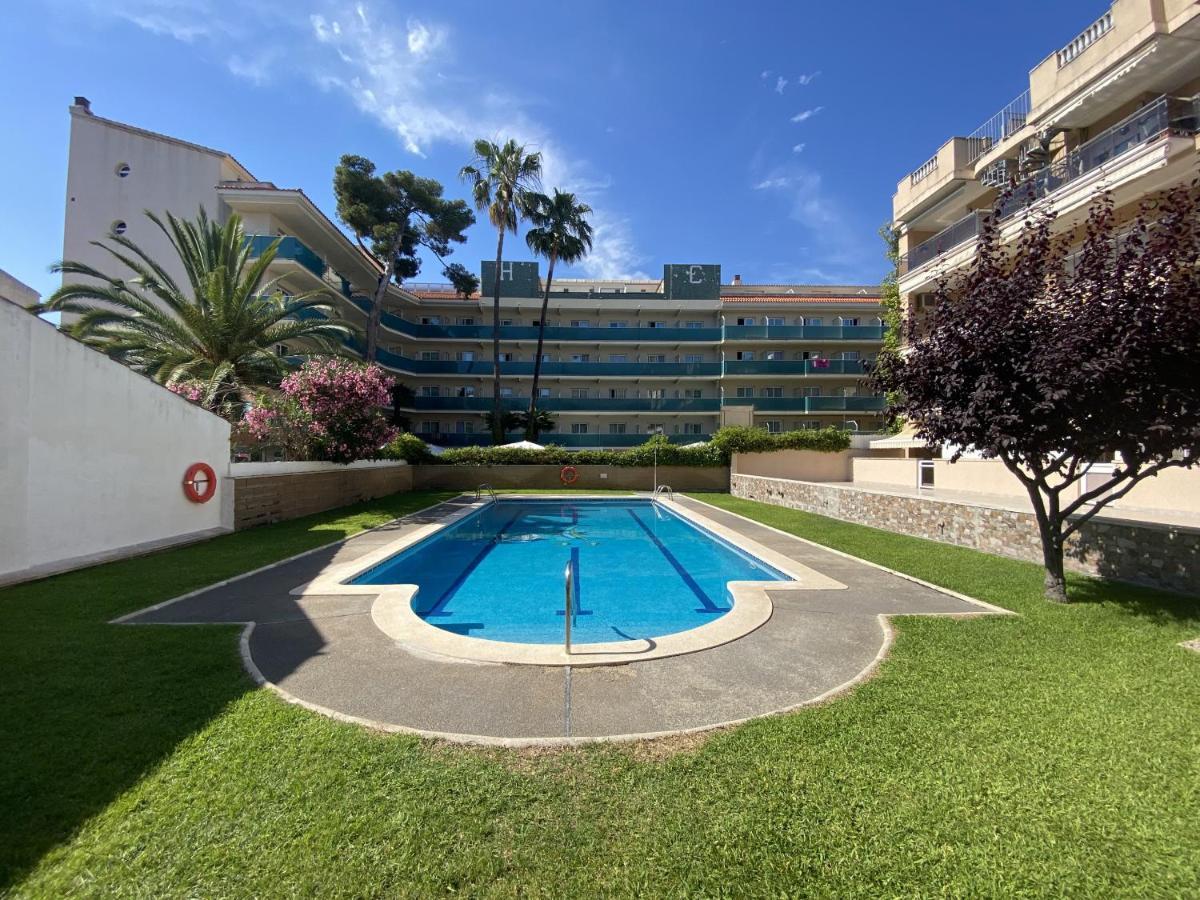 R123 Apartamento En La Planta Baja Con Piscina Cerca De La Playa Calafell Bagian luar foto
