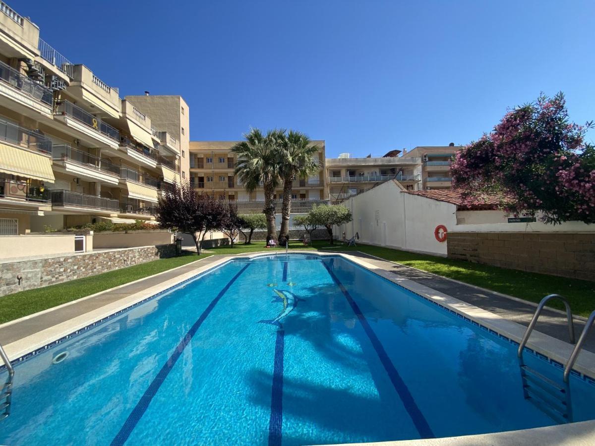 R123 Apartamento En La Planta Baja Con Piscina Cerca De La Playa Calafell Bagian luar foto
